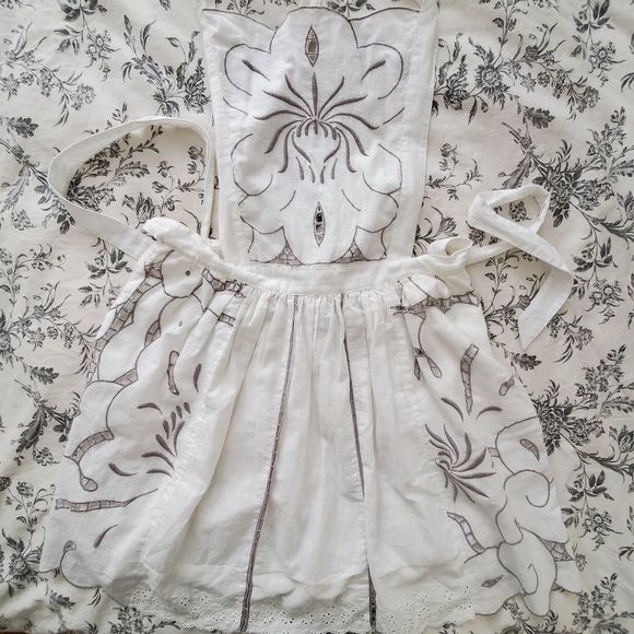 Urban Outfitters Embroidered apron dress M NEW - Picture 6 of 7